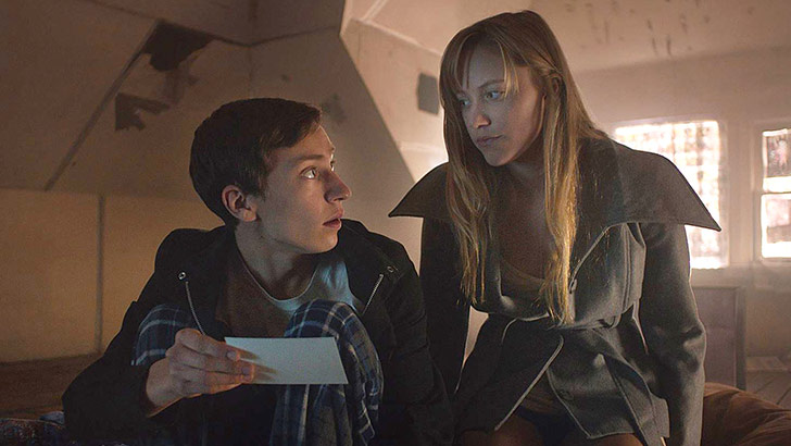 Keir Gilchrist e Maika Monroe como Paul e Jay no filme 'Corrente do Mal', de David Robert Mitchell