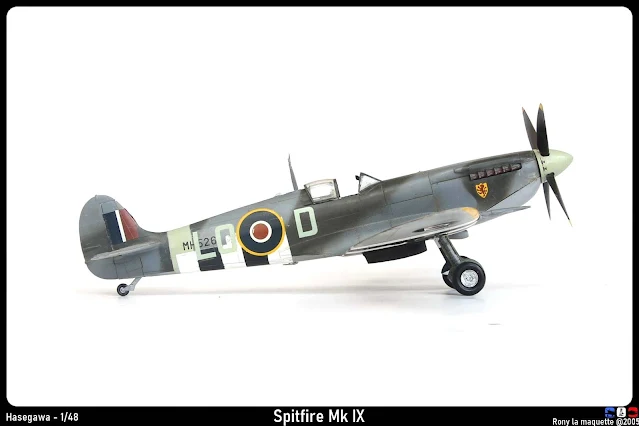 Maquette du Spitfire Mk IX d'Hasegawa au 1/48.