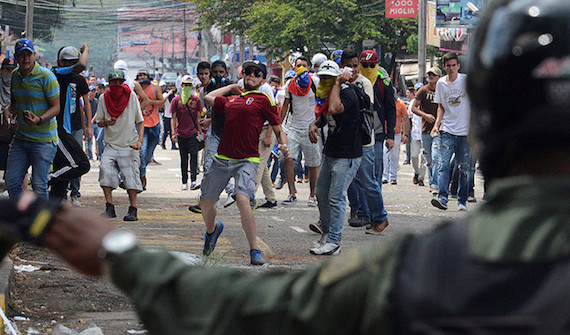 Oposición venezolana "patea" la mesa de diálogo con el gobierno