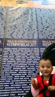 gambar bayi Aina dengan senarai nama graduan UniKL MIIT yang turut terselit nama Pak Teh Judin.