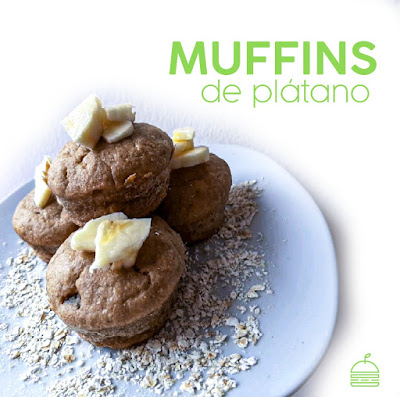 Imagen de muffins de plátano en un plato