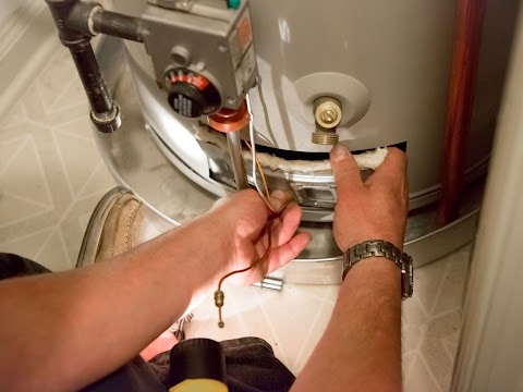 Reasons To Consider Professionals for Hot Water Maintenance