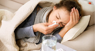 девушка болеет гриппом
