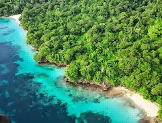Pantai Surga Tersembunyi Teluk Biru Kabupaten Kanyuwangi Jawa Timur Indonesia