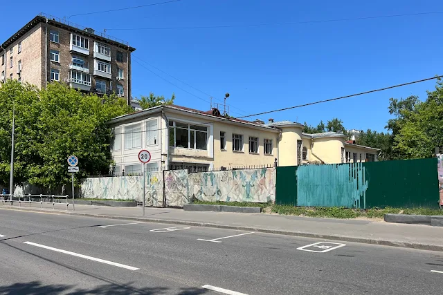 1-й Автозаводский проезд, бывший детский сад Завода имени Лихачёва (здание построено в 1937 году)
