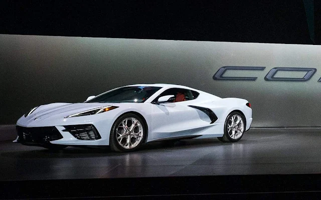 Novo Corvette C8 Stingray 2020