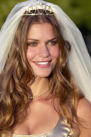 The key point of the bridal hairstyles is to be a natural look but full of 