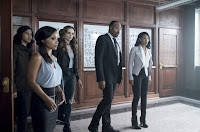 Jesse L. Martin, Danielle Nicolet, Danielle Panabaker, Candice Patton and Carlos Valdes in The Flash Season 4 (20)