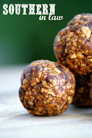 Healthy Apple Pie Raw Balls Recipe - raw bites, vegan, paleo, grain free, gluten free, sugar free, healthy snack, clean eating recipe, energy bites