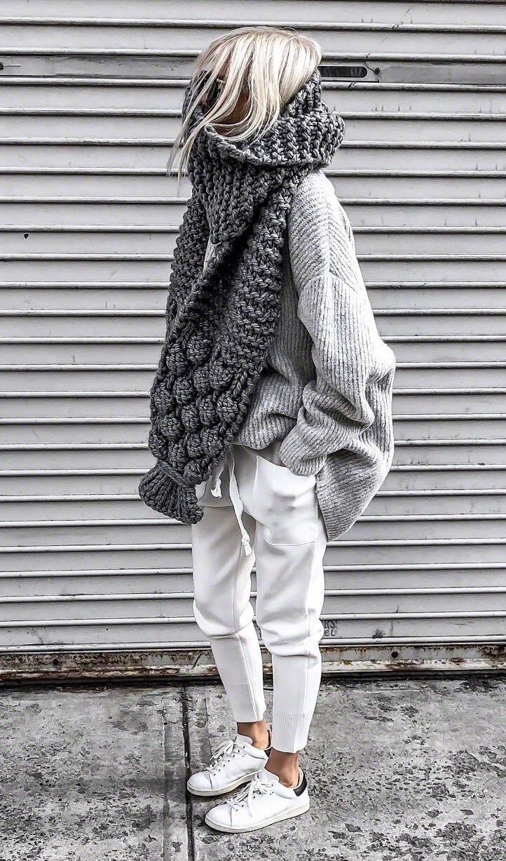 cozy fall outfit / oversized sweater + knit scarf + white pants + sneakers