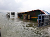 Breaking News -  Kapal Feri Tenggelam, Kendaraan Tumpah ke Laut