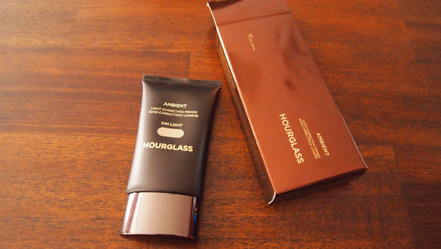 Hourglass Ambient Light Correcting Primer in Dim Light