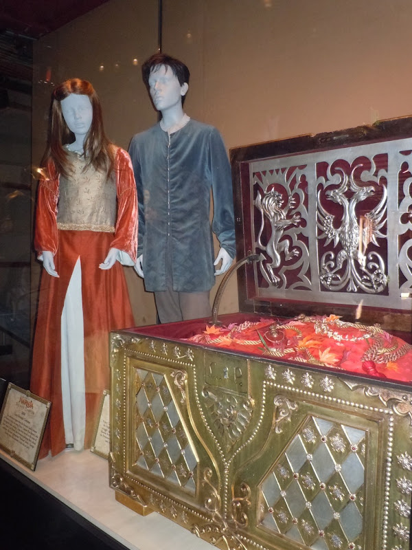 Lucy and Edmund Narnia movie costumes and props
