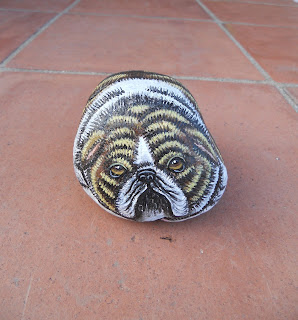 piedras pintadas a mano con Bulldog