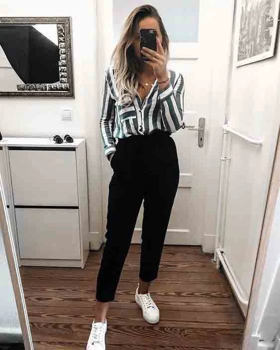 Camisa listrada feminina e calça jeans
