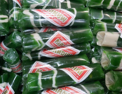 Dodol pandan memiliki cita rasa yang unik dan menyenangkan. Aroma segar dari daun pandan memberikan kesan alami pada dodol ini, dan memberikan pengalaman yang berbeda bagi pecinta makanan manis. Berikut Bahan dan Cara Membuat Dodol Pandan