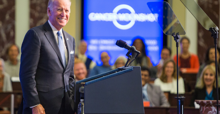 Joe Biden signed 10 executive orders against Corona