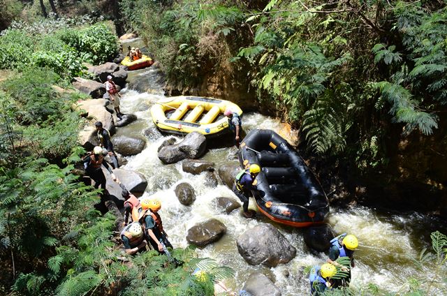 Paket Rafting Seru di Pangalengan Bandung Selatan - Zona Rovers Outbound