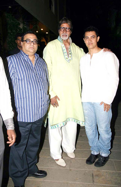 Aamir Khan  Wishes Amitabh Bachchan On His Birthday gallery