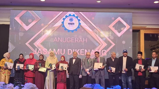 dpum-dewan-usahawan-perniagaan-malaysia-malam-anugerah