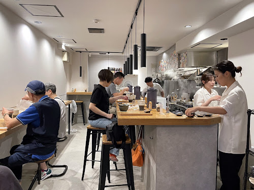 Mugi to Tori 麦×鶏 [Osaka, JAPAN] - Best amazing chicken paitan broth ramen (鶏白湯拉麺) near Shinsaibashi, sea urchin flavor, cappuccino-style foam.