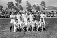 📸SEVILLA C. F. 📆14 septiembre 1941 ⬆️Félix, Joaquín, Ricardo, Villalonga, Luis, Santos. ⬇️Alconero, Mateo, Torrentegui, Campanal I, Raimundo y Berrocal. C. D. MÁLAGA 3 🆚 SEVILLA C. F. 2 Domingo 14/09/1941. Partido amistoso de inauguración del Campo de Martiricos (luego La Rosaleda). Málaga, campo principal de Martiricos: 8.000 espectadores. GOLES: ⚽0-1: Torrontegui. ⚽1-1: Domenech. ⚽1-2: Campanal I. ⚽2-2: Fuentes. ⚽3-2: Villalonga, en propia puerta.