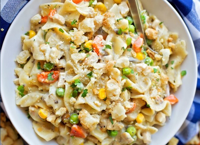 One-Pot Creamy Chicken Pot Pie Noodles #easy #dinner