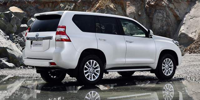 2017 Toyota Land Cruiser Side