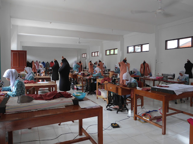 Gambar ruangan tata busana SMK Almunawwir