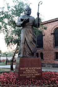 Pomnik Świętego Wojciecha, Monument to Saint Adalbert, NMP Królowej Polski, ulica Bolesława Chrobrego, Gniezno, Poland