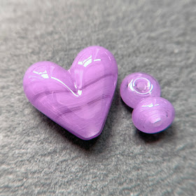 Handmade lampwork glass heart bead by Laura Sparling made with CiM Luzern