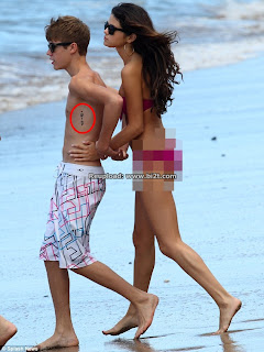 Foto Mesra Justin Bieber Peluk Selena Gomez di Pantai Hawaii