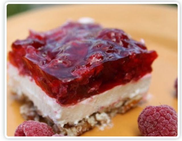 Low Carb Recipes: Cranberry Cream Cheese Holiday Salad