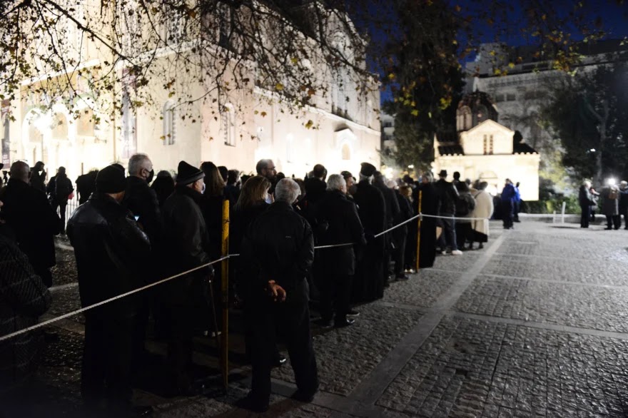 Ξεκίνησε το λαϊκό προσκύνημα της σορού τους τέως Βασιλιά