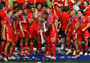 Bayern celebrating UCL win