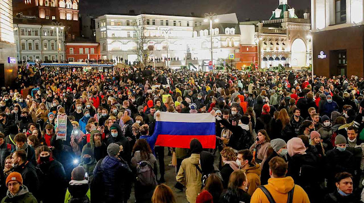 Manifestações pela liberdade do dissidente Navalny e contra Putin na Rússia deram em milhares de violentas prisões