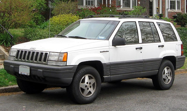 1993 - 1998 Jeep Grand Cherokee ZJ, first-gen. It's shown the 1993 - 1996 model of the Jeep Grand Cherokee | Image: IFCAR