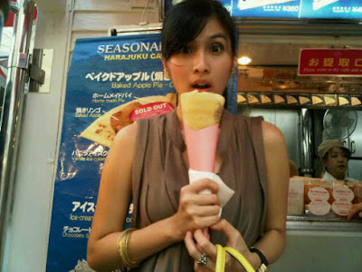 Sandra Dewi in Tokyo Disneyland
