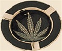 Cinzeiro de Metal com Folha de Cannabis