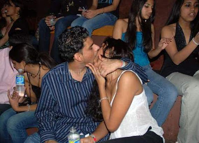 [pakistan+girls+kiss+++indian+girls+kiss+++indian+girls+++pakistam+girls+(1).jpg]