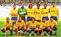 VILLARREAL C. F. Temporada 2003-04. Arruabarrena, Pepe Reina, Coloccini, Riquelme, Quique Álvarez, Ballesteros. Belletti, Josemari, Víctor, Calleja y Martí. REAL RACING CLUB DE SANTANDER 0 VILLARREAL C. F. 2. 28/09/2003. Campeonato de Liga de 1ª División, jornada 5. Santander, Nuevos Campos de Sport del Sardinero: 12.160 espectadores. GOLES: 0-1: 67’, Anderson. 0-2: 87’, Riquelme