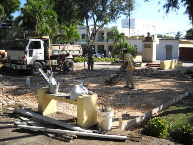 EN BARAHONA: Arquitecto  cuestiona calidad de trabajos en Plazoleta Duarte