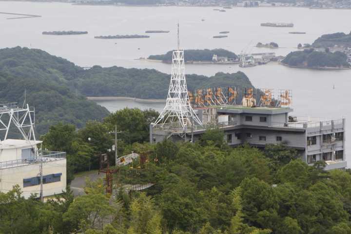 幸か福岡かふくおかひろし 高見山山頂廃墟ホテル とらふく リフトの先は雑木林