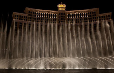 The Bellagio Casino Fountain Show Seen On www.coolpicturegallery.net