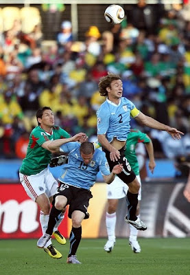 Galería de Fotos Mexico 0 Uruguay 1: Suárez dio el primer puesto a los Celestes, el Tri clasificó a Octavos