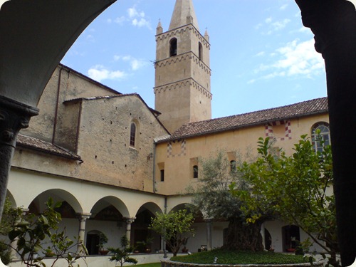 Taggia_chiostro_del_convento_dei_Padri_Domenicani