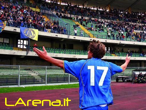 VRIZ festeggia il gol vittoria contro la TERNANA nella passata stagione proprio sotto lo striscione B/=\S