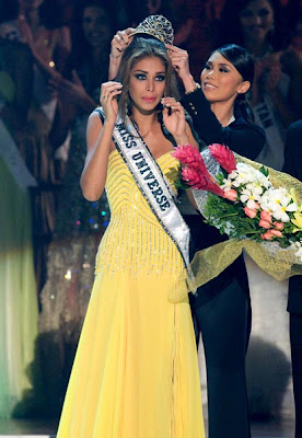 Dayana Mendoza crowned as Miss Universe 2008