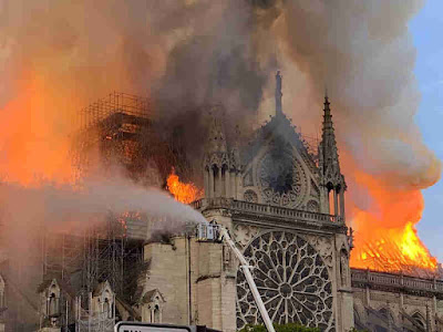 Api Sebabkan Kerusakan Masif pada Katedral Notre Dame di Paris