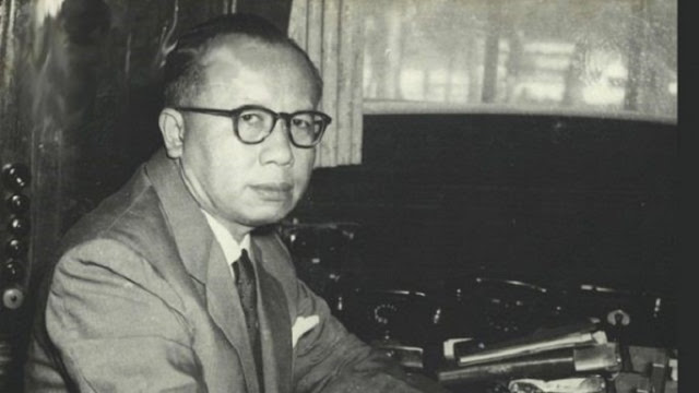 PersatuanindoNEWS.com - Ir. H. R. Djoeanda Kartawidjaja (ejaan baru: Juanda Kartawijaya) adalah seorang tokoh yang memiliki sumbangsih besar dalam sejarah Indonesia. Lahir di Tasikmalaya, Jawa Barat, pada tanggal 14 Januari 1911, Djoeanda Kartawidjaja meninggal di Jakarta pada tanggal 7 November 1963, pada usia 52 tahun. Ia dikenal sebagai Perdana Menteri Indonesia ke-10 dan terakhir, menjabat dari tanggal 9 April 1957 hingga 9 Juli 1959. Setelah itu, ia menjadi Menteri Keuangan dalam Kabinet Kerja I.